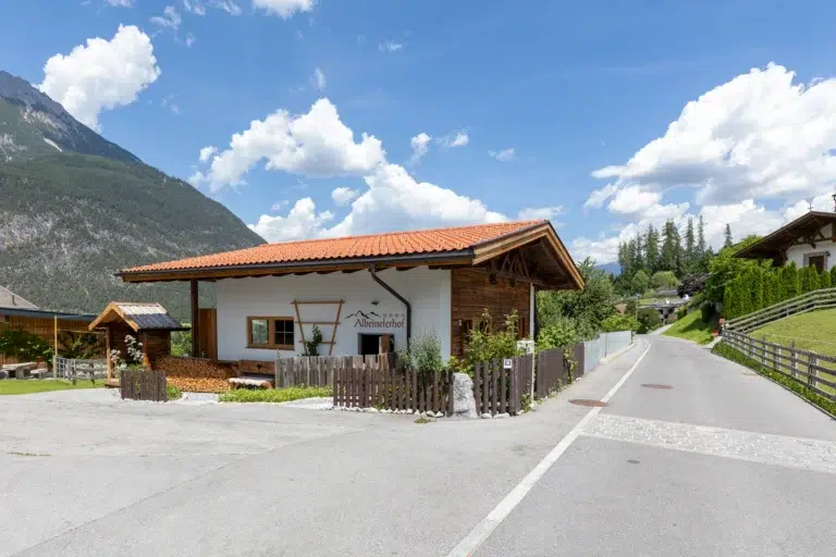 Albeinelerhof-Bauernhof-streichelstall-16